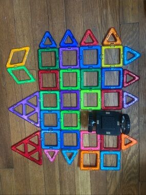 Magnetic Building Tiles Set for Kids - Multicolor incl. wheel axel